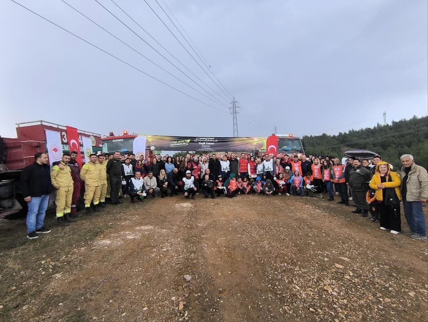 DMK VE TEÇ-SEN’DEN GELECEĞE NEFES: İZMİR’DE FİDANLAR TOPRAKLA BULUŞTU