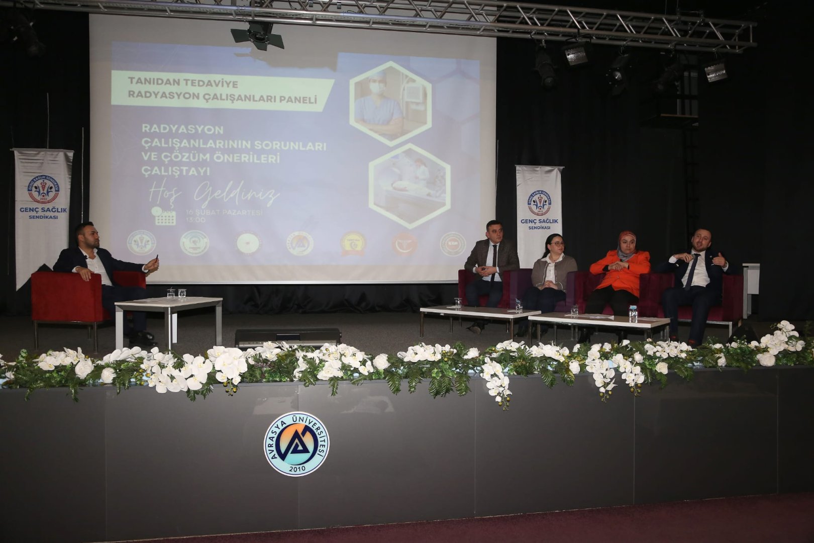 AVRASYA ÜNİVERSİTESİ EV SAHİPLİĞİNDE “TANIDAN TEDAVİYE RADYASYON ÇALIŞANLARI PANELİ VE ÇALIŞTAYI” DÜZENLENDİ.